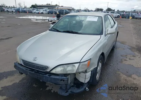 1998 Lexus Es 300 z USA, uszkodzony, nr VIN JT8BF28G4W0138507